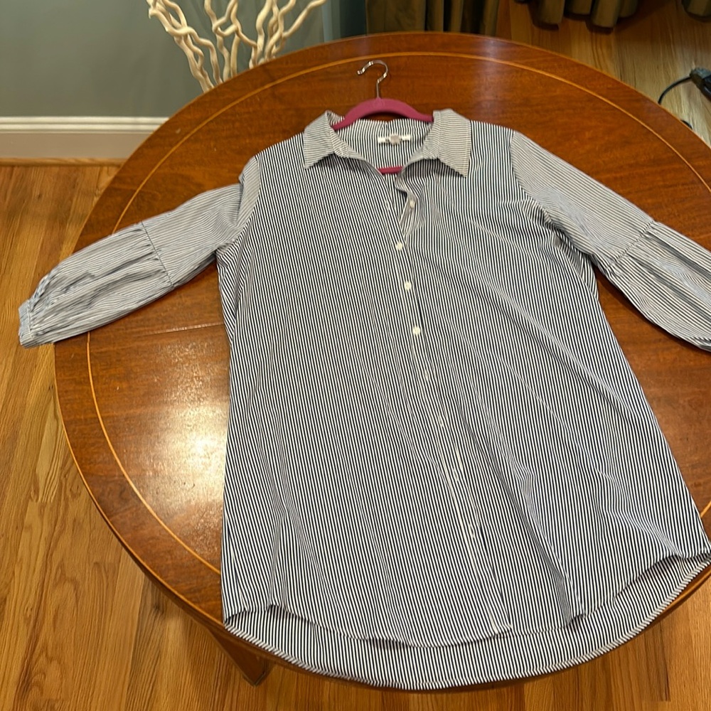 BB Dakota button up shirt.  Nice sleeve detail.  Long.  Size L